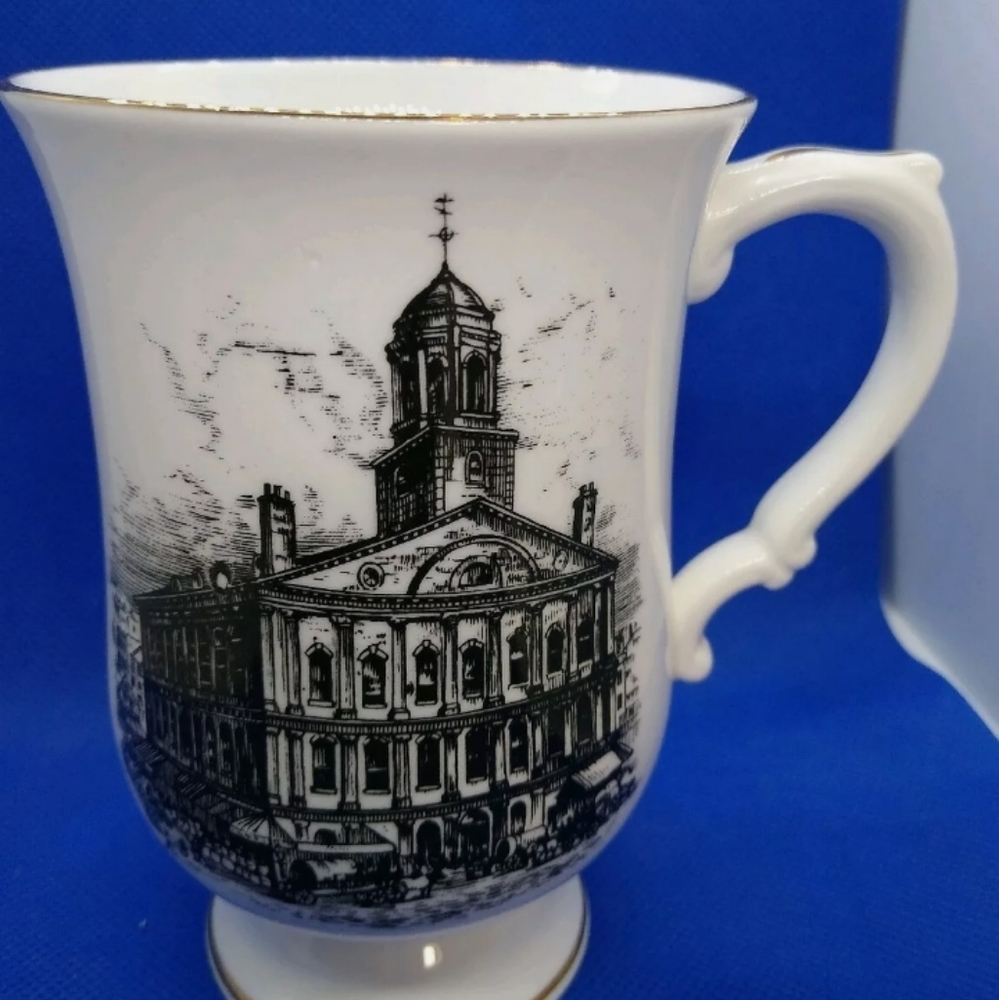 CROWN SUSSEX FOOTED MUG  "FANEUIL HALL BOSTON" (C3